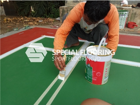 Baru Saja Direnovasi, Kok Lapangan Tenis Sudah Retak dan Catnya Mengelupas? 3 membuat garis line lapangan badminton