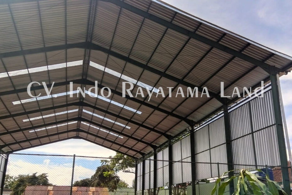 konstruksi-baja-lapangan-indoor
